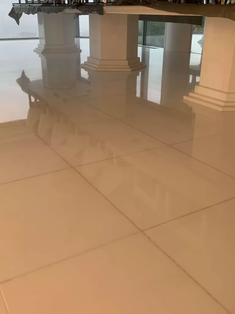 Ponçage de marbre finition poly-brillant