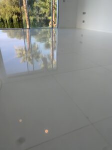 Ponçage de marbre finition poly-brillant