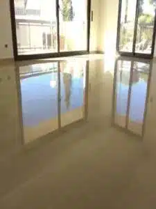 Ponçage-travertin-brillant