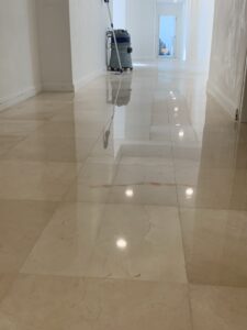 Ponçage de marbre finition poly-brillant